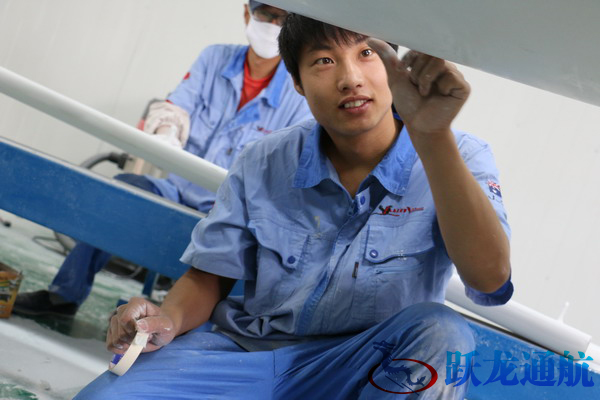 每一道程序，技術(shù)人員都認(rèn)真作業(yè)